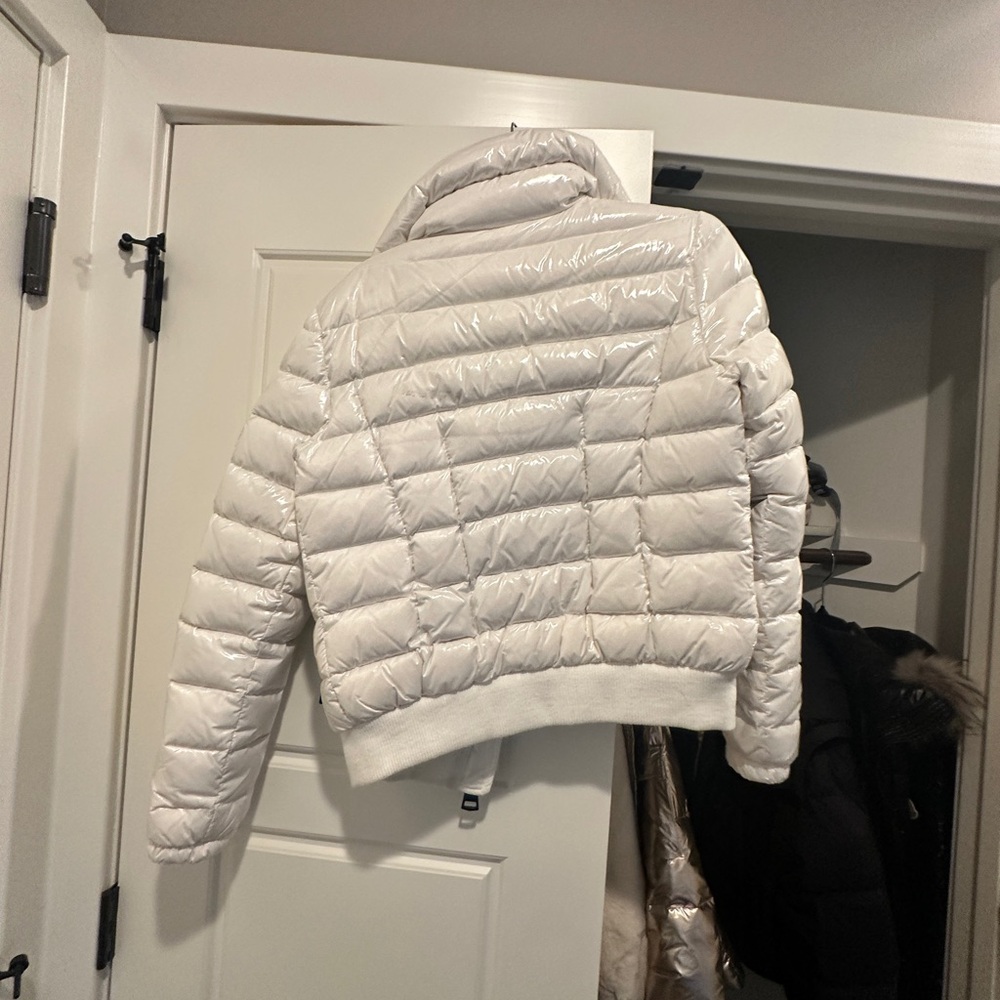 SAM. WHITE BOMBER DOWN COAT
